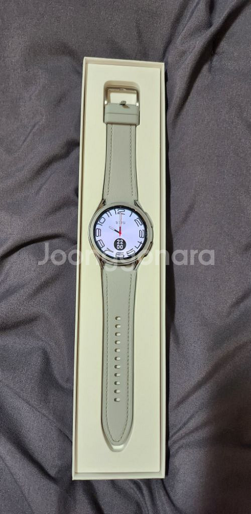 갤럭시워티 6 클래식(43mm) 실버색상 팝니다--2