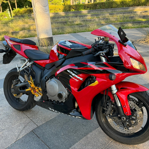 혼다 cbr1000rr 07년식 짧은키로수 판매합니다