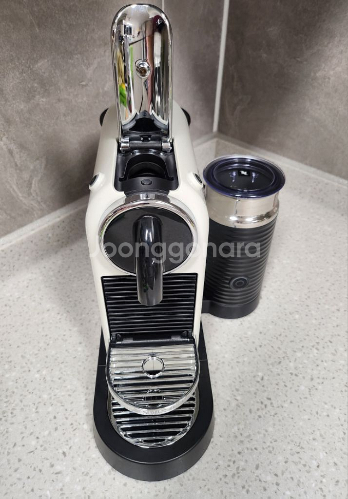 네스프레소 캡슐커피머신 시티즈앤밀크 d123--2