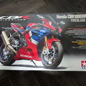 타미야1/12혼다CBR1000RR-R 파이어블레이드SP