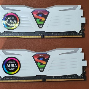 GEIL DDR4 16GB (8G + 8G) RGB 램