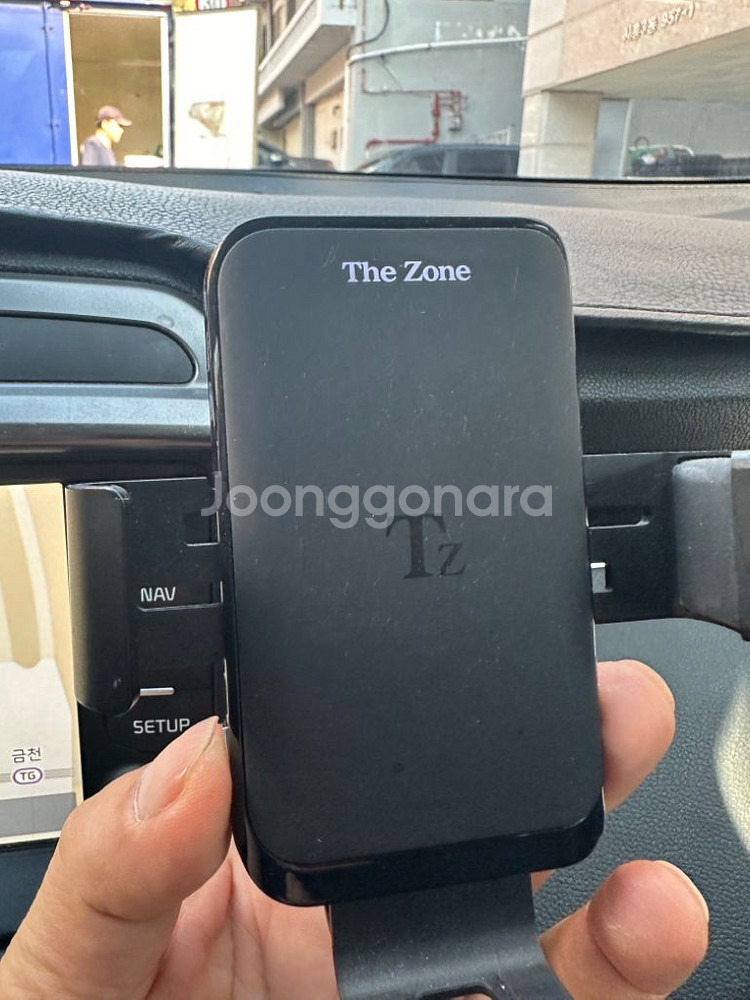 차량용 무선 충전기 팝니다--1