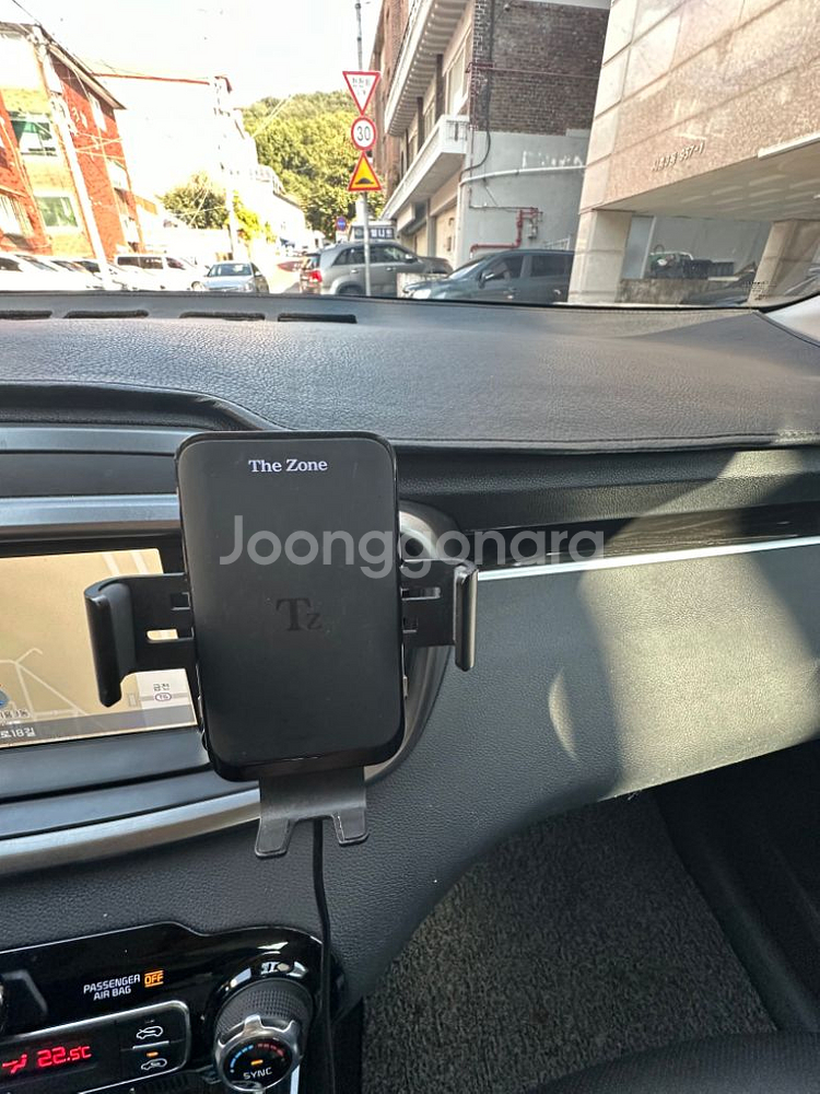 차량용 무선 충전기 팝니다--5