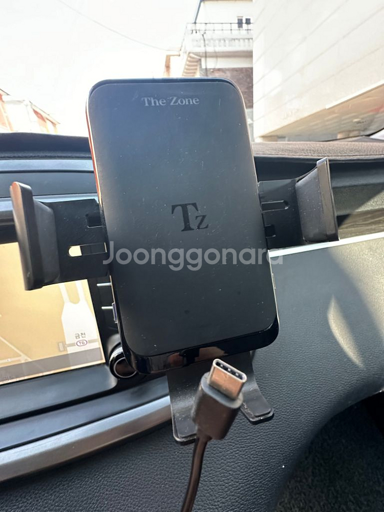 차량용 무선 충전기 팝니다--3