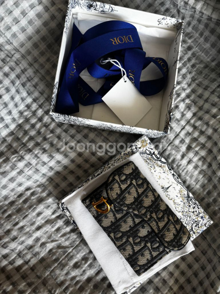 디올 새들지갑--0