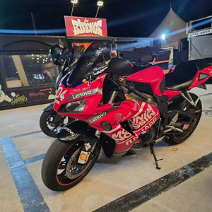 상태좋은 cbr1000rr 팔아요