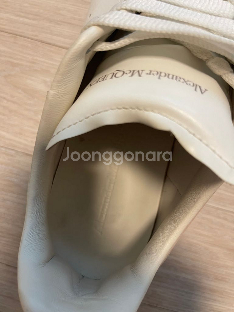 알렉산더맥퀸 오버솔 스니커즈 화이트 홀로그램 정품--2
