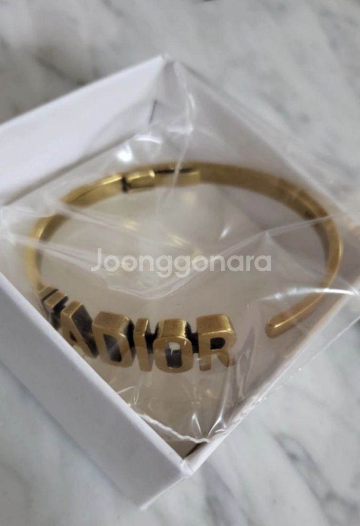 디올 자디올 뱅글 팔찌 급처합니다 ! 제발 사주세요ㅠㅠ--1