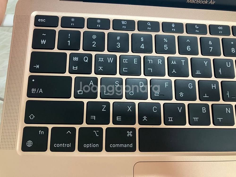 맥북에어 M1(256GB) 8GB 로즈골드 S급 팝니다--6