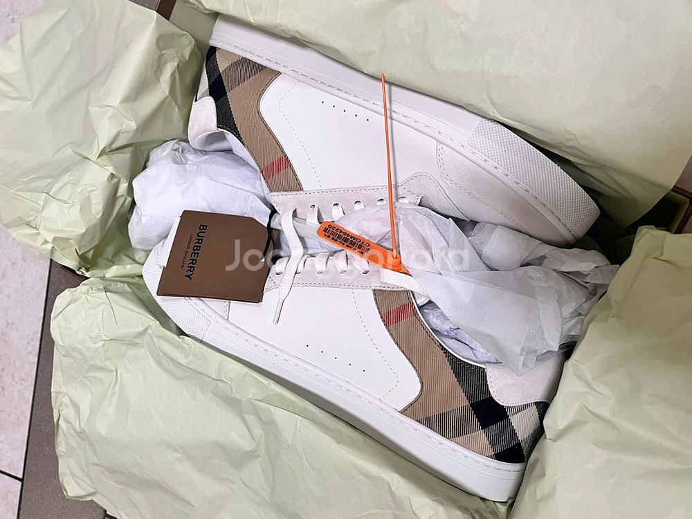 버버리스니커즈 남자270--1