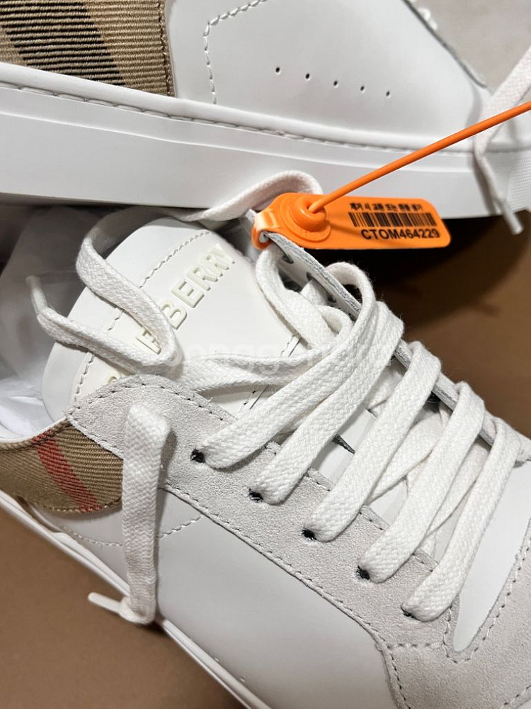 버버리스니커즈 남자270--4