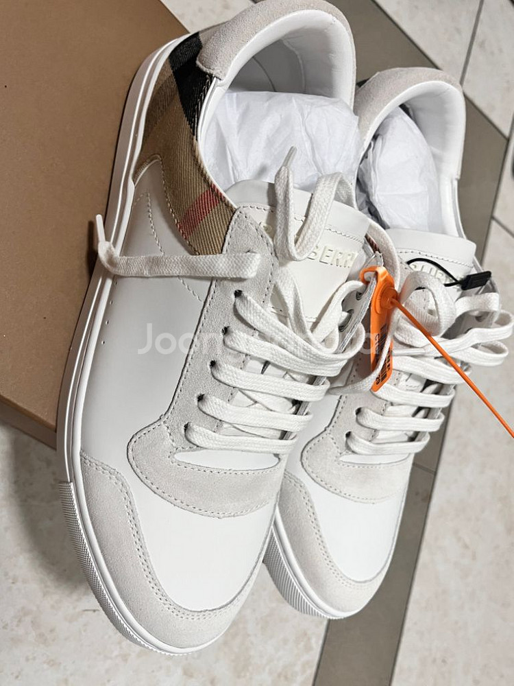 버버리스니커즈 남자270--2