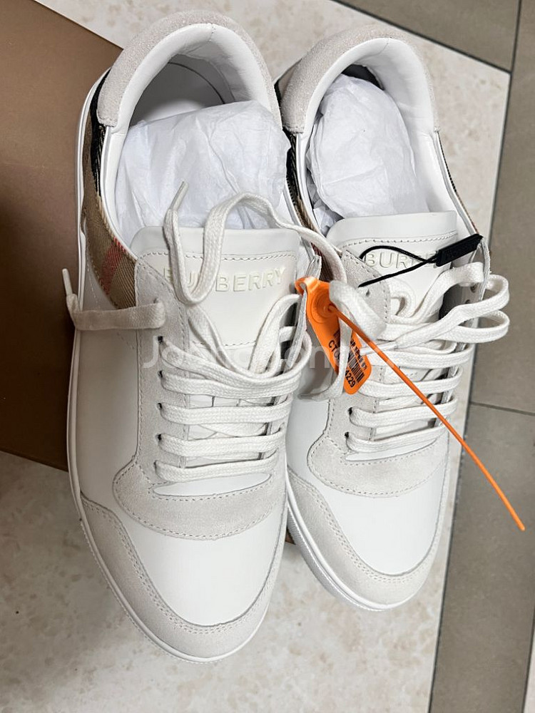 버버리스니커즈 남자270--3