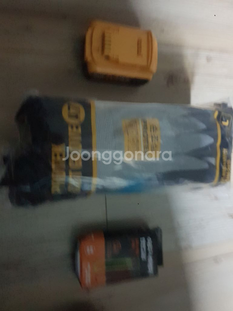 디월트 밧데리 및 손베임 장갑10개 방지끈1개--1