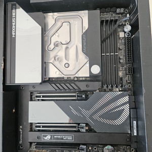 ASUS ROG Z790 HERO +EK 전용 워터블럭