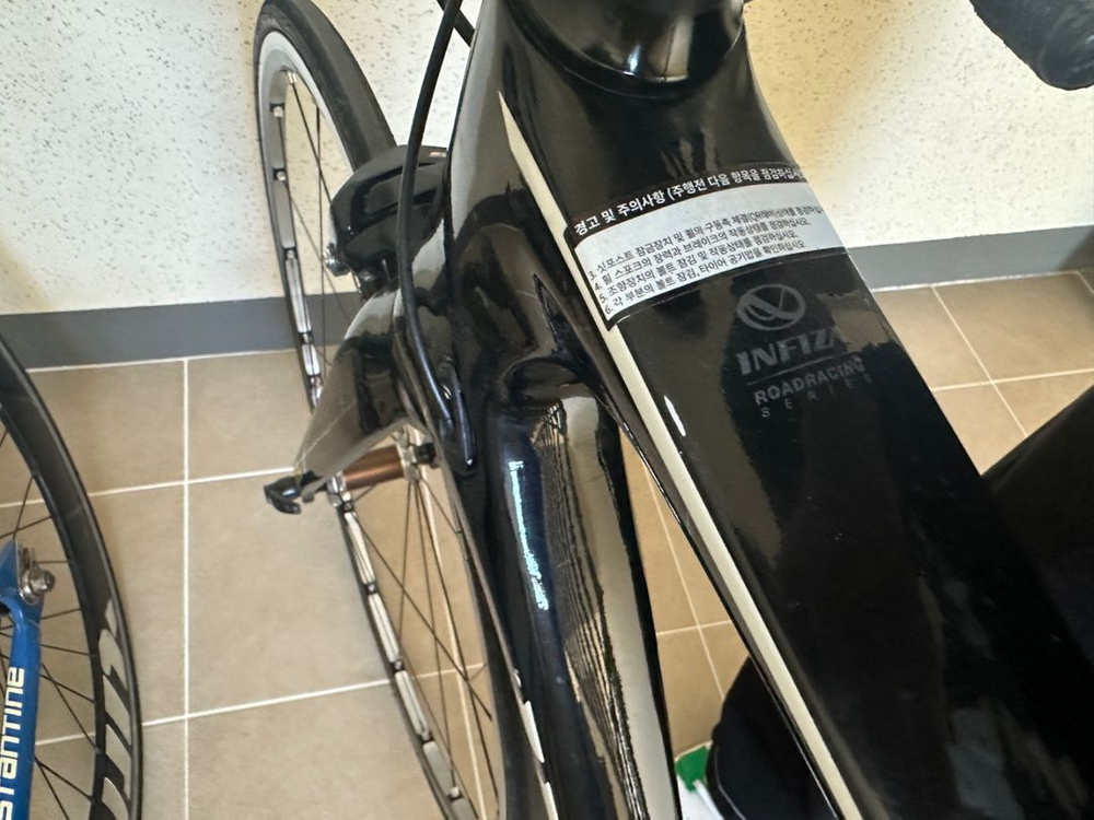 인피자 유콘105 풀카본 로드 급처--3