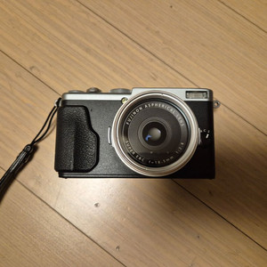 후지필름 x70
