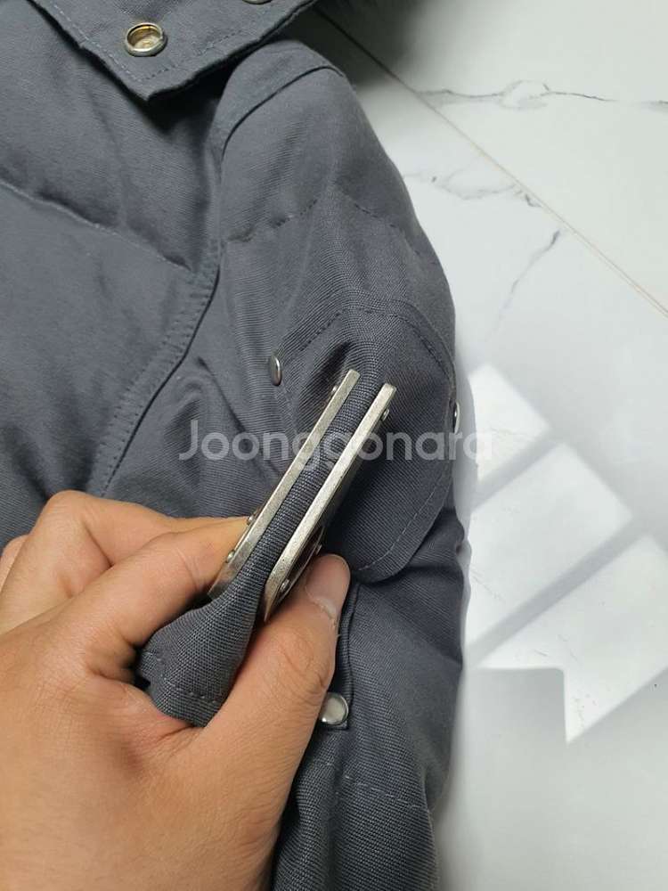 무스너클 쓰리쿼터 패딩 봄버 자켓 그레이/블랙퍼 XS--4