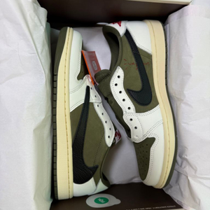 나이키 조던1 로우 트레비스캇 조던 260