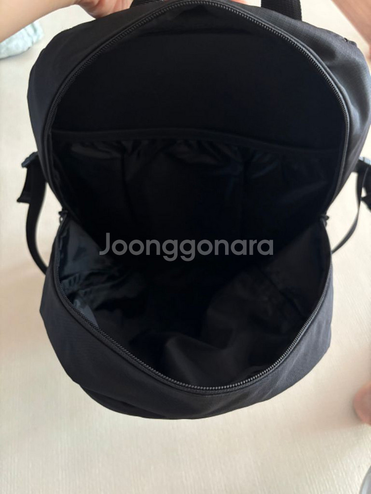 슈프림 백팩 (디올 립스틱 새상품 덤으로 드려요)--1