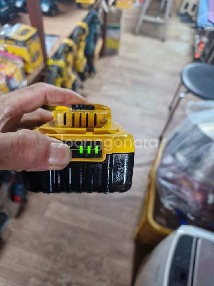 디월트배터리DCB205XR 4세대신형.2024--1