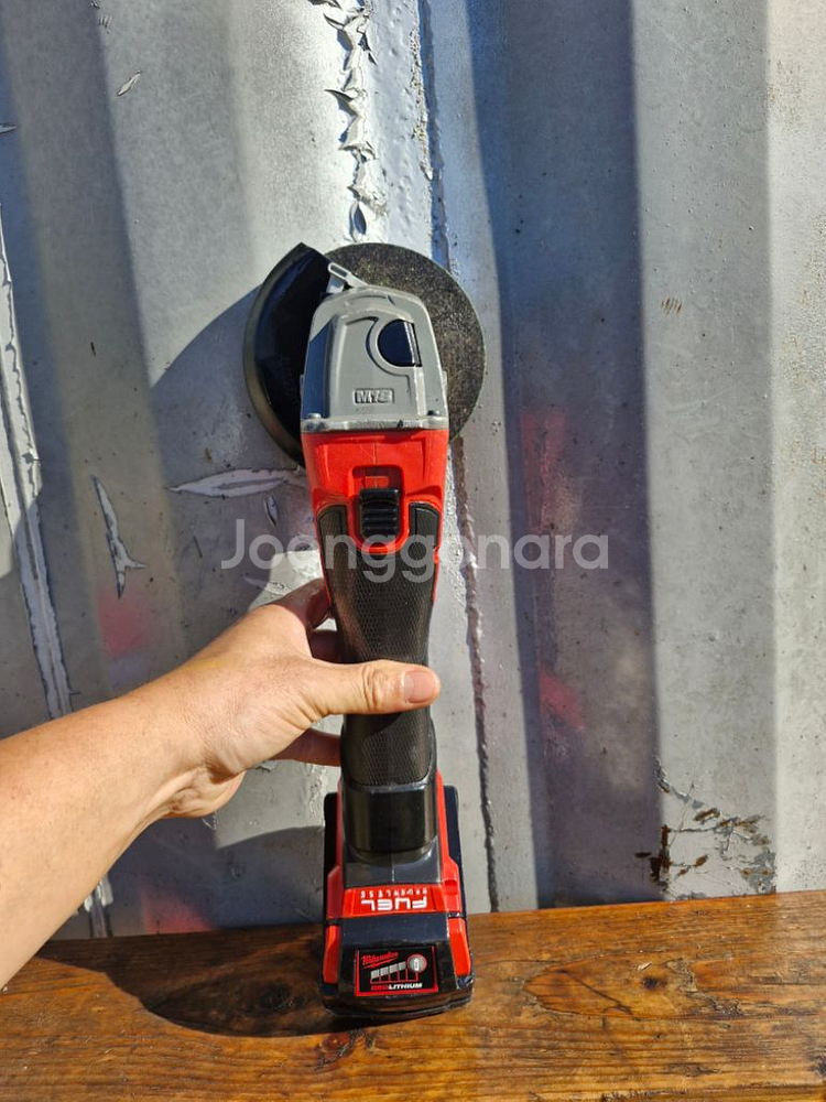 밀워키충전그라인더 M18 FSAG 125X.5인치 배터--5