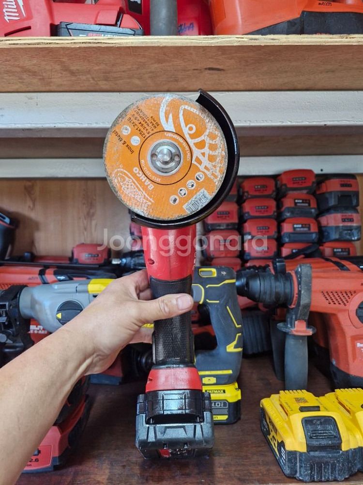 밀워키충전그라인더 M18 FSAG 125X.5인치 배터--6