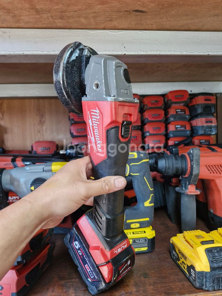 밀워키충전그라인더 M18 FSAG 100X배터리포함.3--6