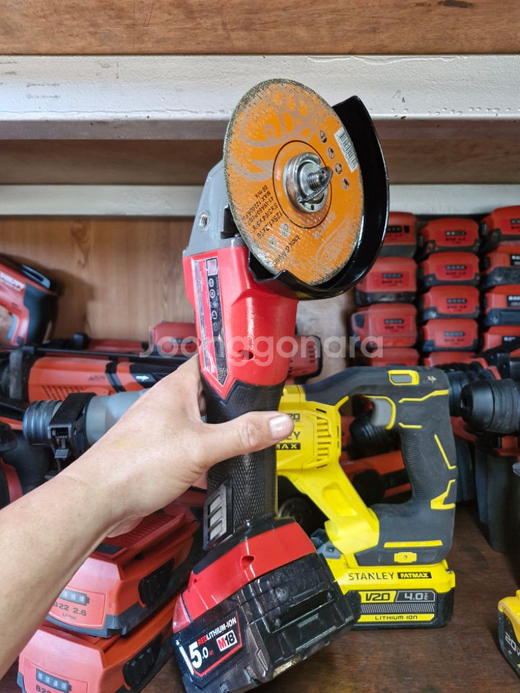 밀워키그라인더 M18 FSAG100X.5인치배터리포함4--2