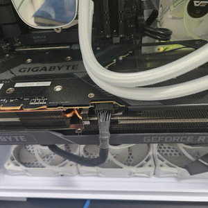 기가바이트 3090ti 게이밍oc 팝니다