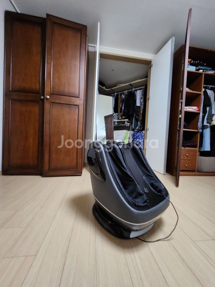 다용도식탁이랑 발마사지기 팝니다--4