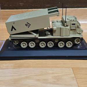 M270A1 MLRS 1:48 미개봉품