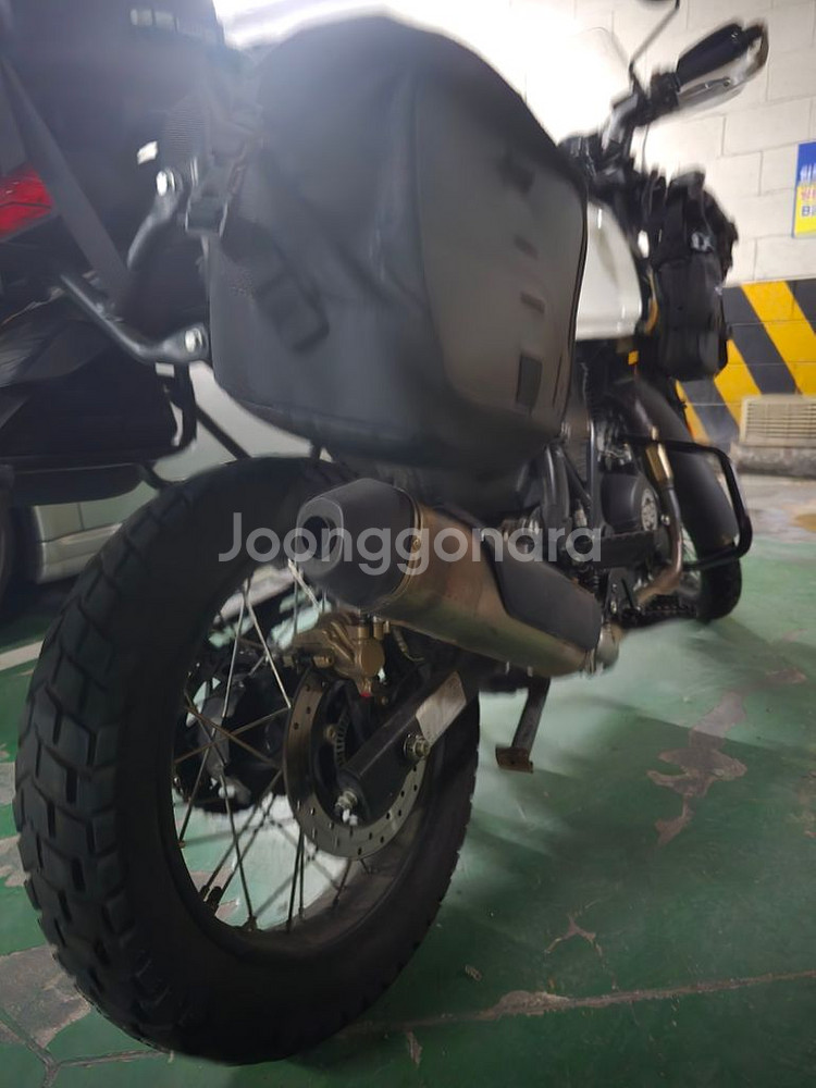 로얄엔필드 히말라얀 팝니다.--4