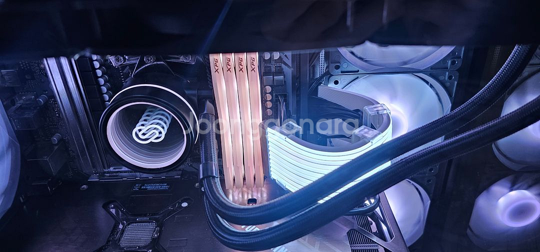 라이젠7 5700x3d RX6900XT 고사양컴--1
