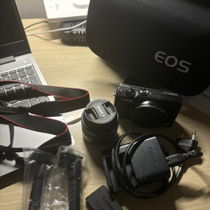 캐논정품eos m100,렌즈,배터리,충전기,SD카드포함