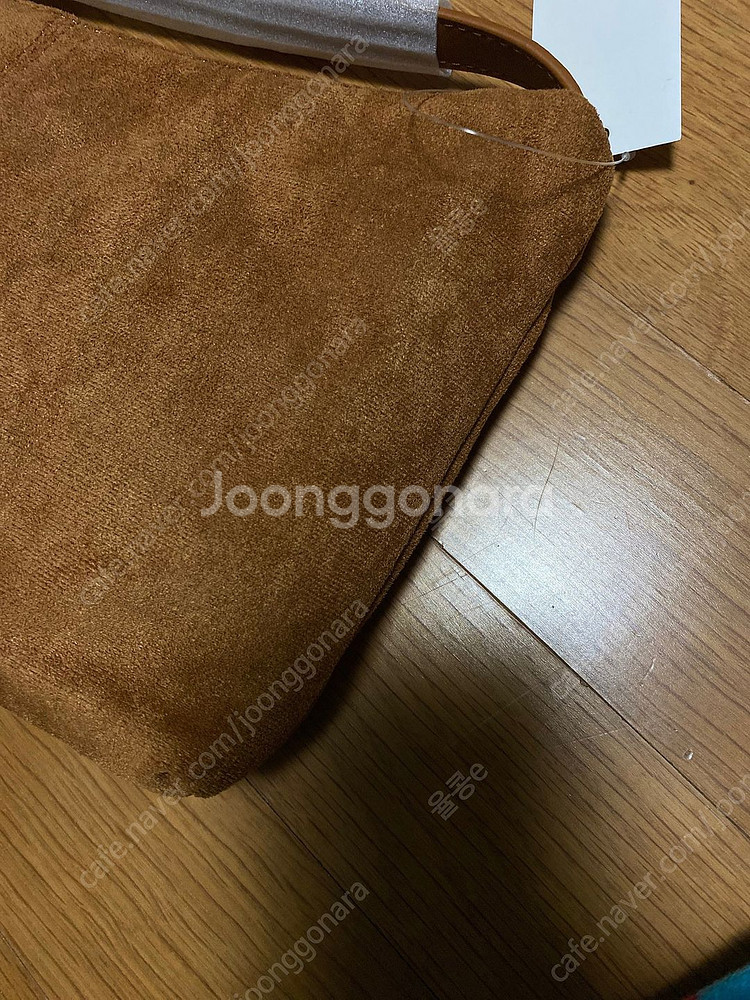 새상품) 스웨이드 미니 숄더백 호보백 브라운--2