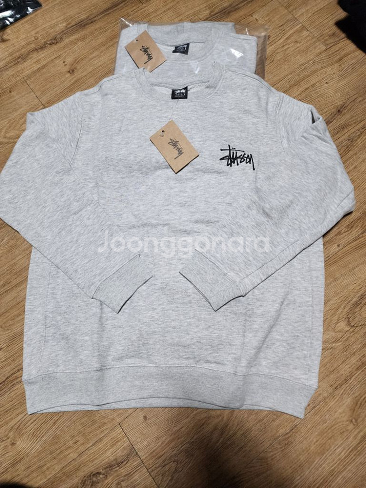 스투시 쭈리면 베이직 그레이 맨투맨 L, XL 팝니다.--1