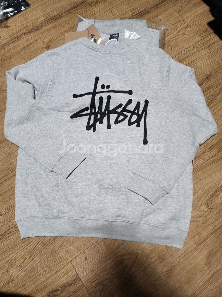 스투시 쭈리면 베이직 그레이 맨투맨 L, XL 팝니다.--2