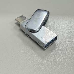 샌디스크 USB 메모리 1TB 팝니다