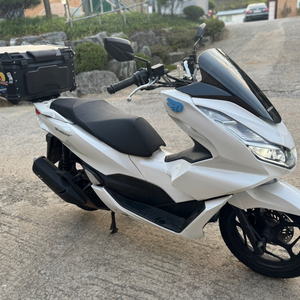 혼다 pcx125 22년식 abs모델 화이트컬러 팝니다