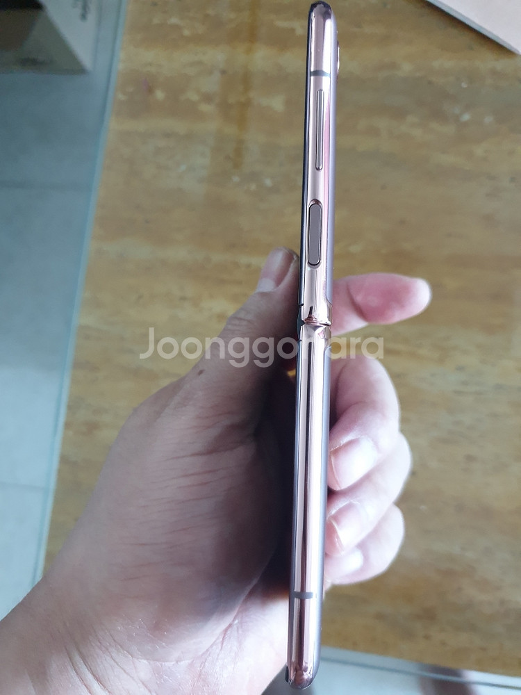 갤럭시 Z플립 5G 브론즈 판매합니다--5