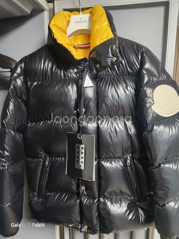 몽클레어 지니어스 데르보 유광패딩 새제품급 판매합니다--2