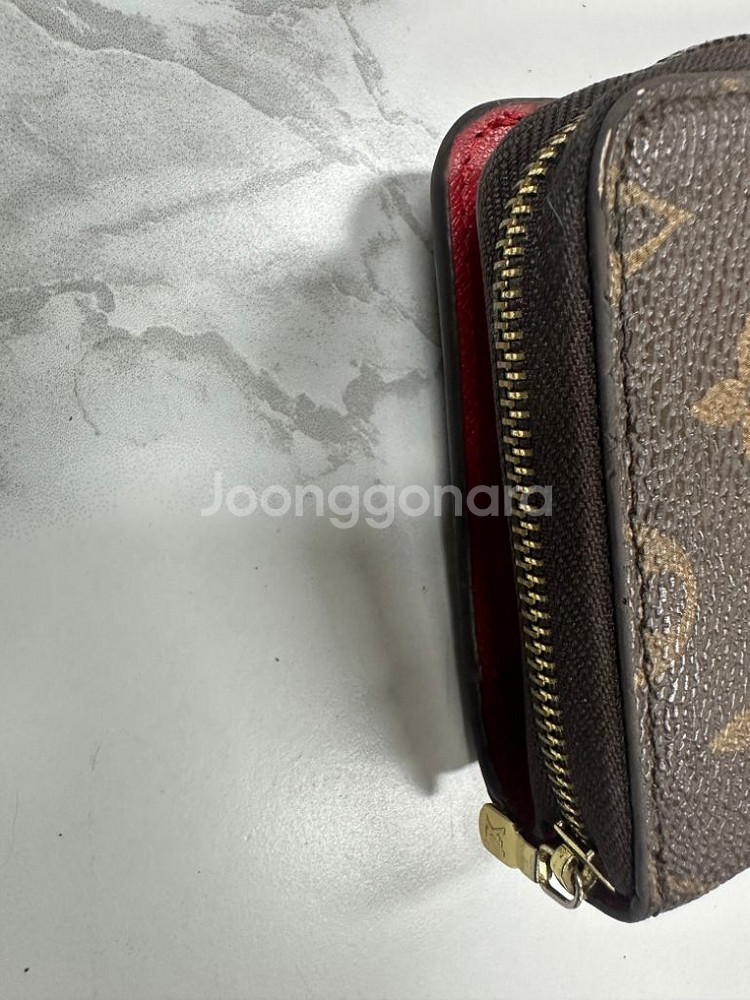 컨디션 괜찮은 루이비통 휴대폰 수납 지갑 팝니다--3