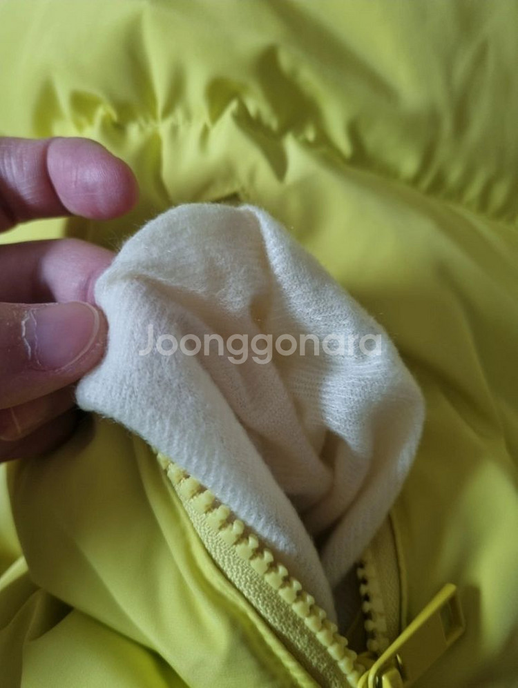 여성 코인코즈 노랑 오리털 숏패딩 S사이즈--6