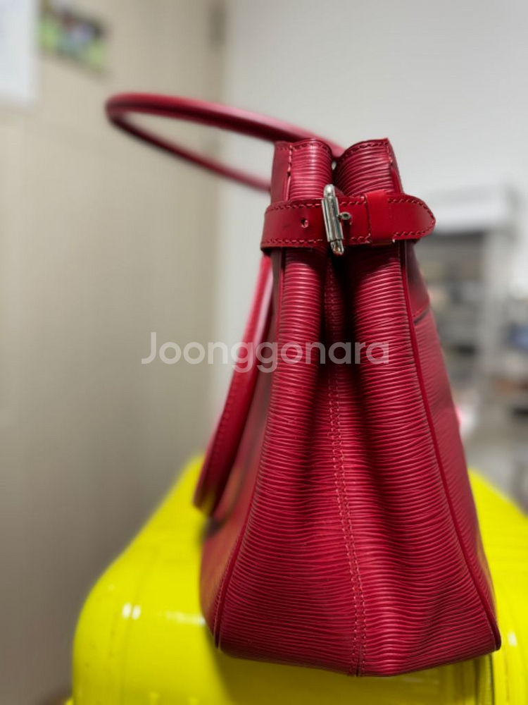 마지막가격>루이비통 에삐 라지 핸드백 정품. 헐값처분.--1