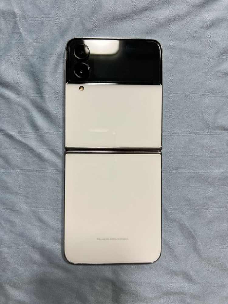 플립4 화이트 우영우에디션(새제품급)[더이상 인하X]--0