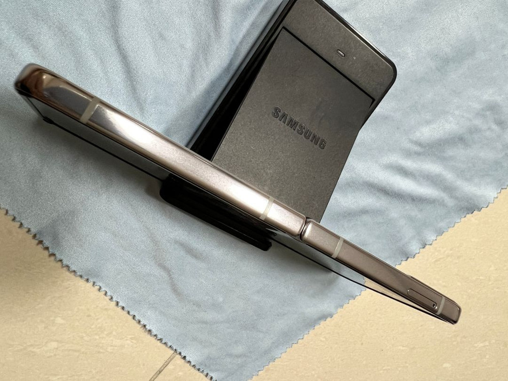 플립4 화이트 우영우에디션(새제품급)[더이상 인하X]--4