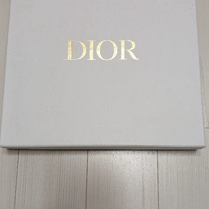 DIOR 디올 화이트 앤 골드 케이스 박스+디올 스티커