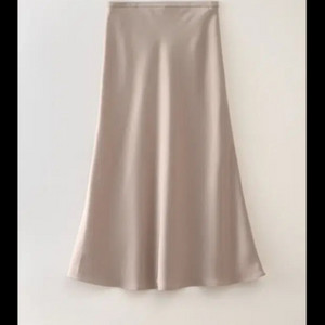 비뮤즈 Mue Skirt_Pale Gold