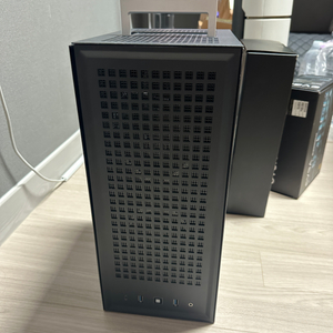 sff itx pc 팝니다(5600g 64g 2t)